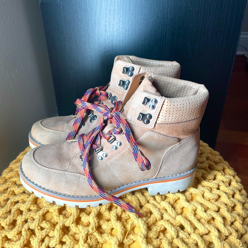 Tan/Beige Ankle Combat-Style Boots with Multicolor Laces